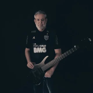 Hoje (30/04), é aniversário do compositor e baixista Paulo Xisto @pauloxistoofficial da banda Sepultura @sepultura que completa 56 anos.

#pauloxisto #Sepultura #happybirthday #boomerangmusic