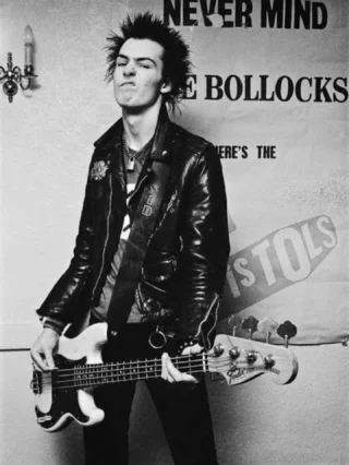 Hoje (10/05), é aniversário do inigualável e saudoso baixista da banda Sex Pistols, Sid Vicious @sidvicious que completaria 68 anos.

#sidvicious #sexpistols #happybirthday #boomerangmusic