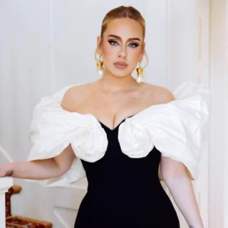 Hoje (05/05), é aniversário da cantora e compositora Adele @adele que completa 37 anos.

#adele #happybirthday #boomerangmusic
