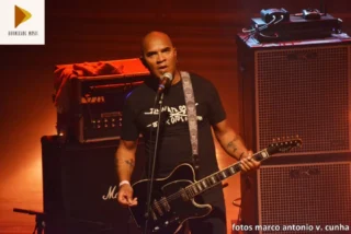 Hoje (12/05), é aniversário do guitarrista, compositor,  apresentador, cantor e vocalista das bandas Plebe Rude @pleberude e Inocentes @inocentesoficial Mr. Clemente @clementetadeu 

#Clemente #happybirthday #boomerangmusic #pleberude #Inocentes