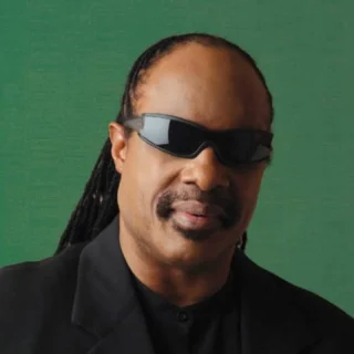 Hoje (13/05), é aniversário do cantor compositor e pianista Stevie Wonder @steviewonderlegacy que completa 75 anos 

#steviewonder #happybirthday #boomerangmusic